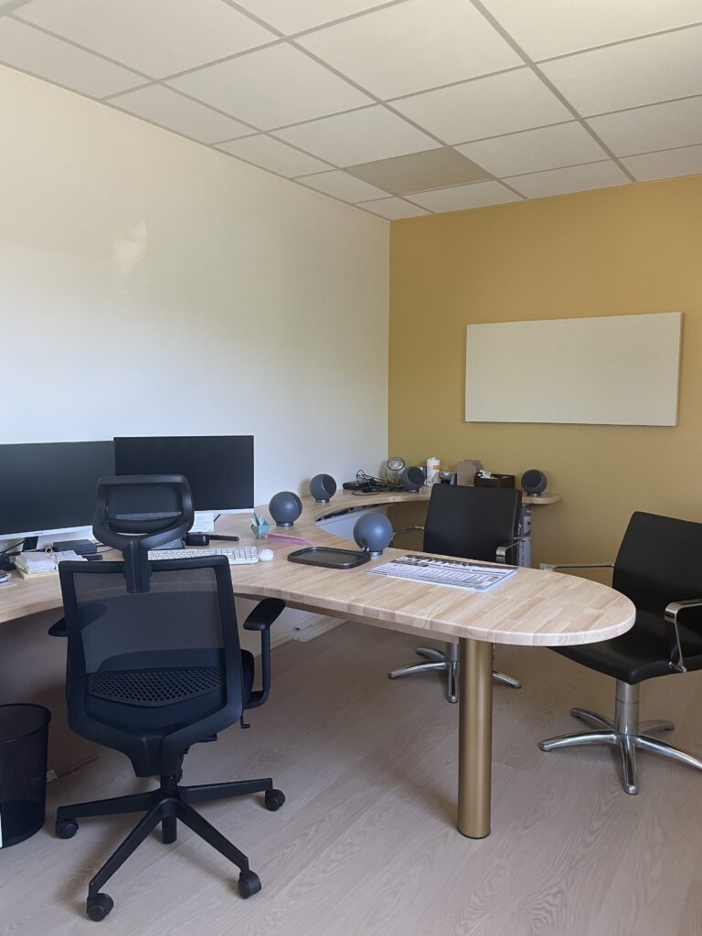 Salle de rendez-vous et d'accompagnement du Centre d'audioprothèse Appareil et moi à Belbeuf